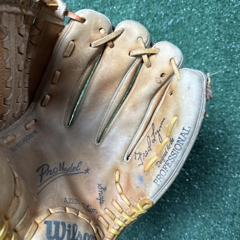 Vintage Wilson Pro Model A2220 Leather Hinged Web Baseball Glove~Fred Lynn Model